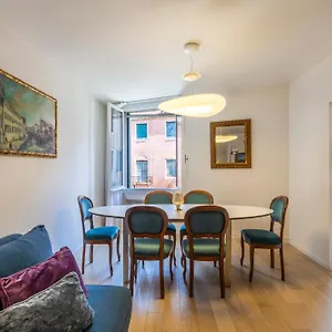 https://savoia-e-jolanda-apartments.hotelinveneto.com